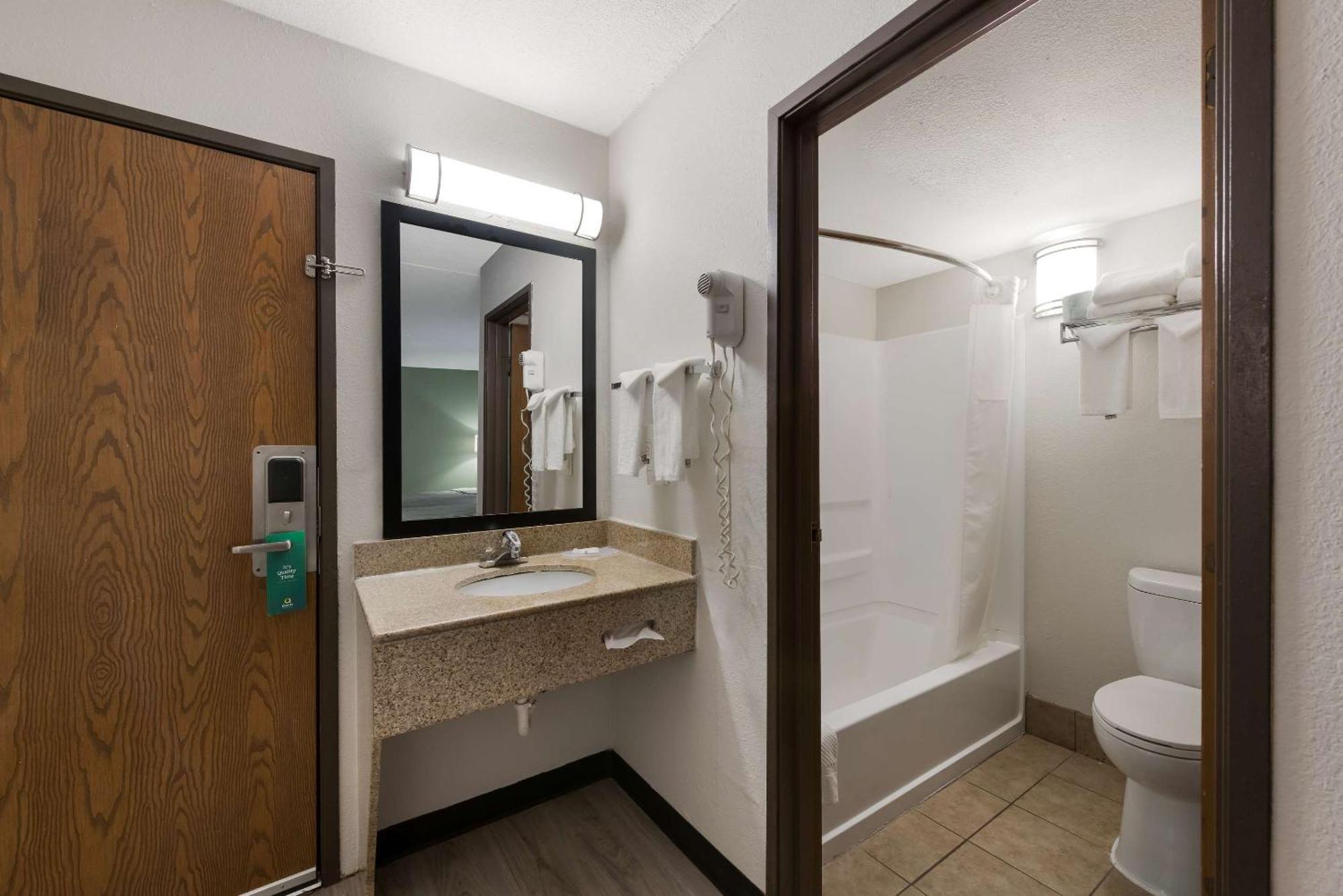 Quality Inn Merriam Kansas City Extérieur photo